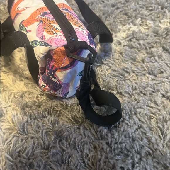 Cross body - Picture 2 of 3